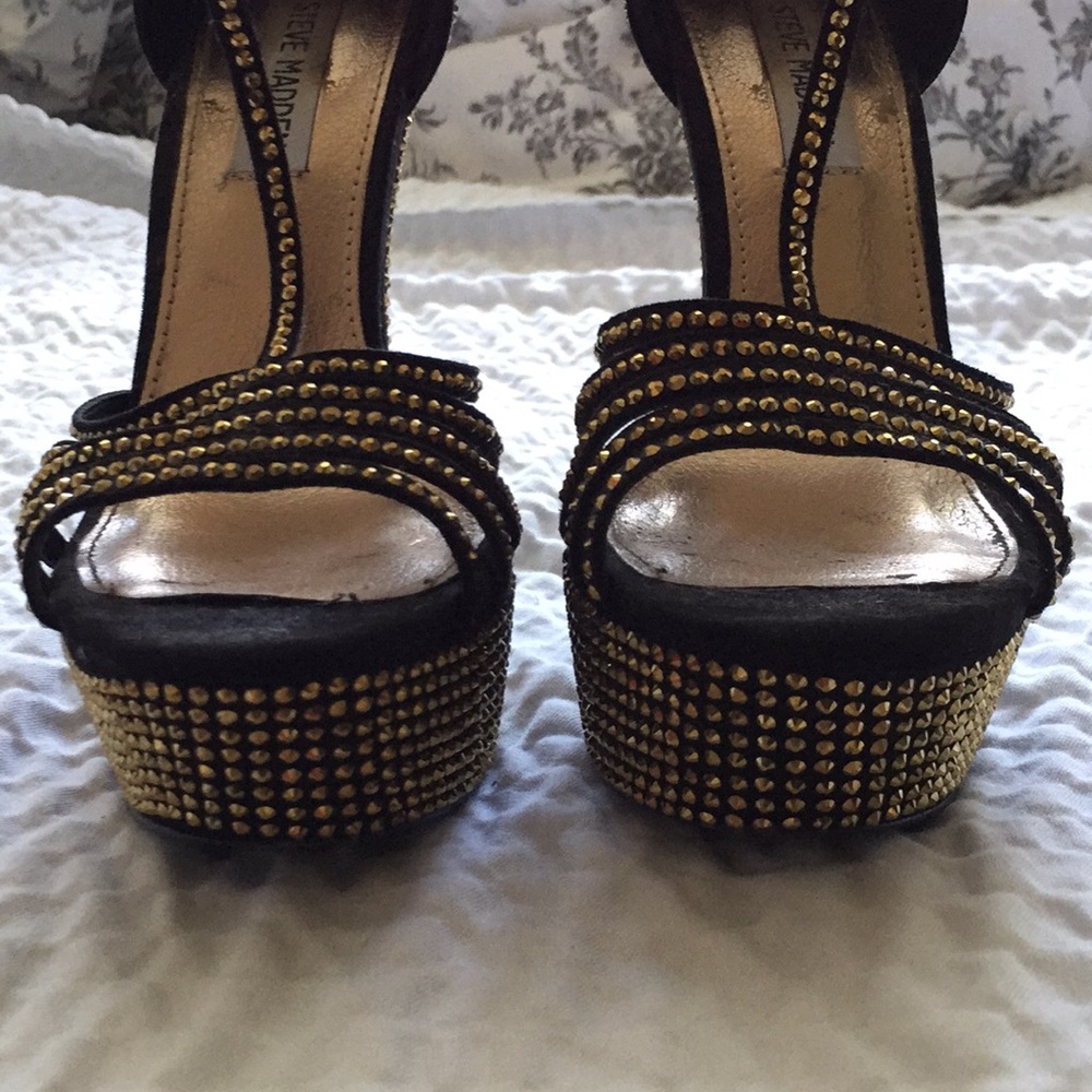 Gold and Black Platform Heels - Picture 5 of 6